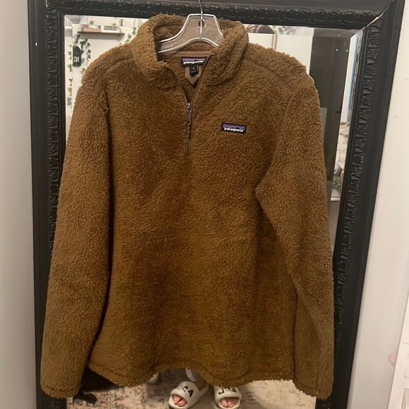 Patagonia Jackets & Blazers - Patagonia women’s pull over size medium